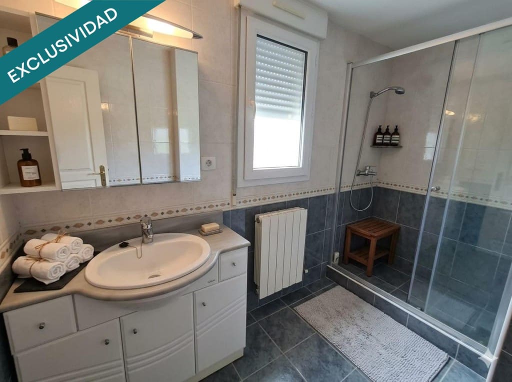 5 bedroom Villa for sale in La Muela with pool garage - € 220,000 (Ref: 9686293)