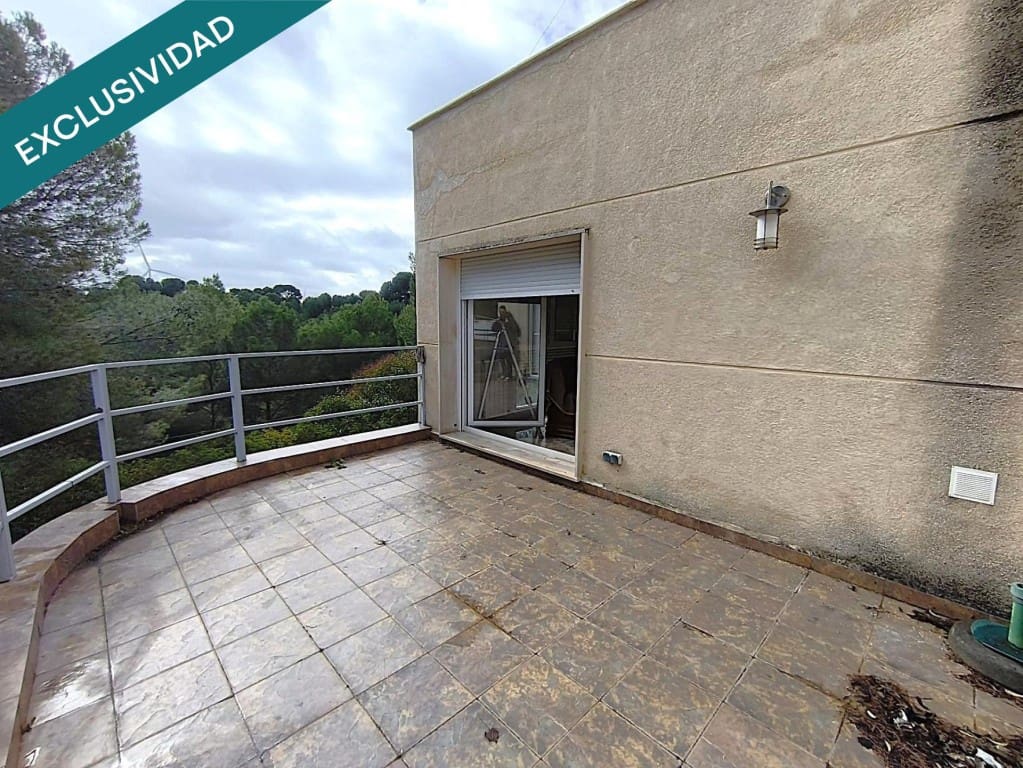 5 bedroom Villa for sale in La Muela with pool garage - € 220,000 (Ref: 9686293)