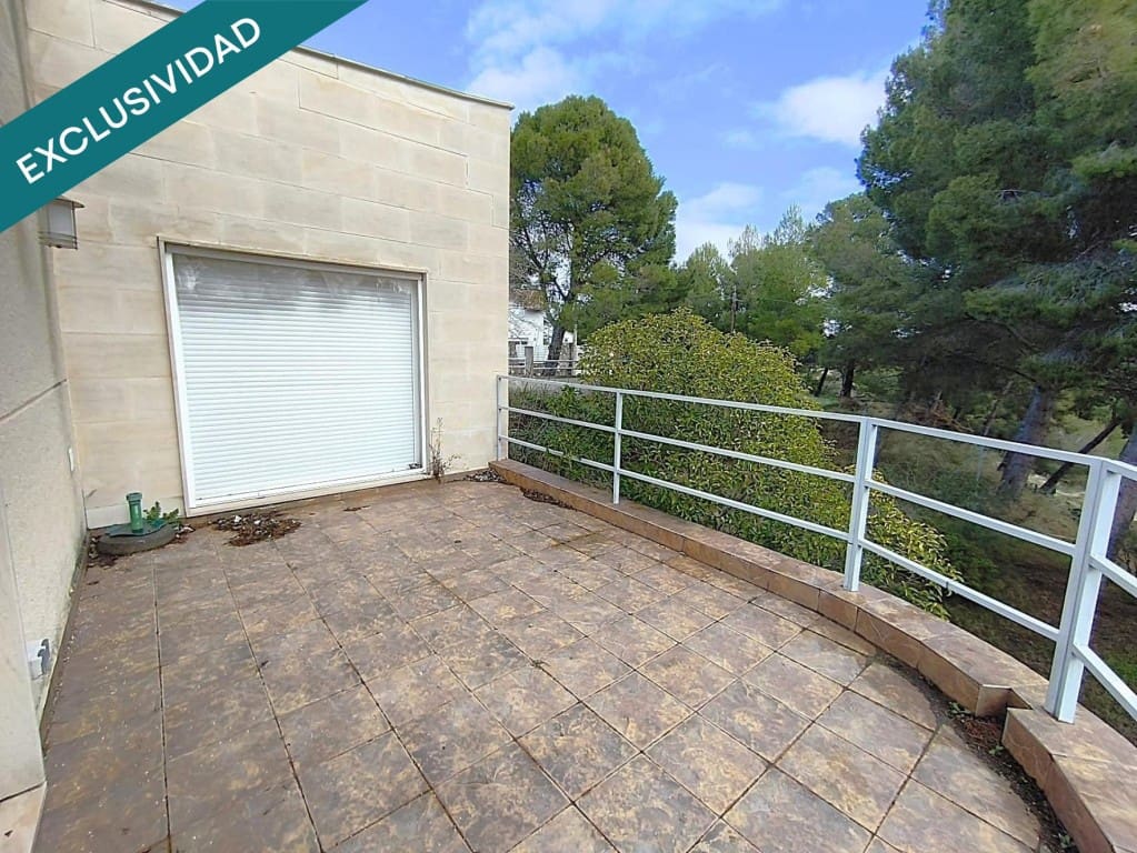 5 bedroom Villa for sale in La Muela with pool garage - € 220,000 (Ref: 9686293)