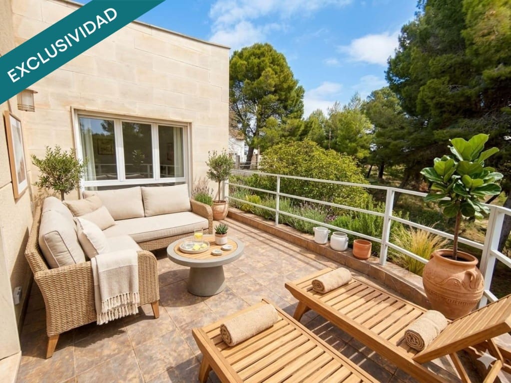 5 bedroom Villa for sale in La Muela with pool garage - € 220,000 (Ref: 9686293)