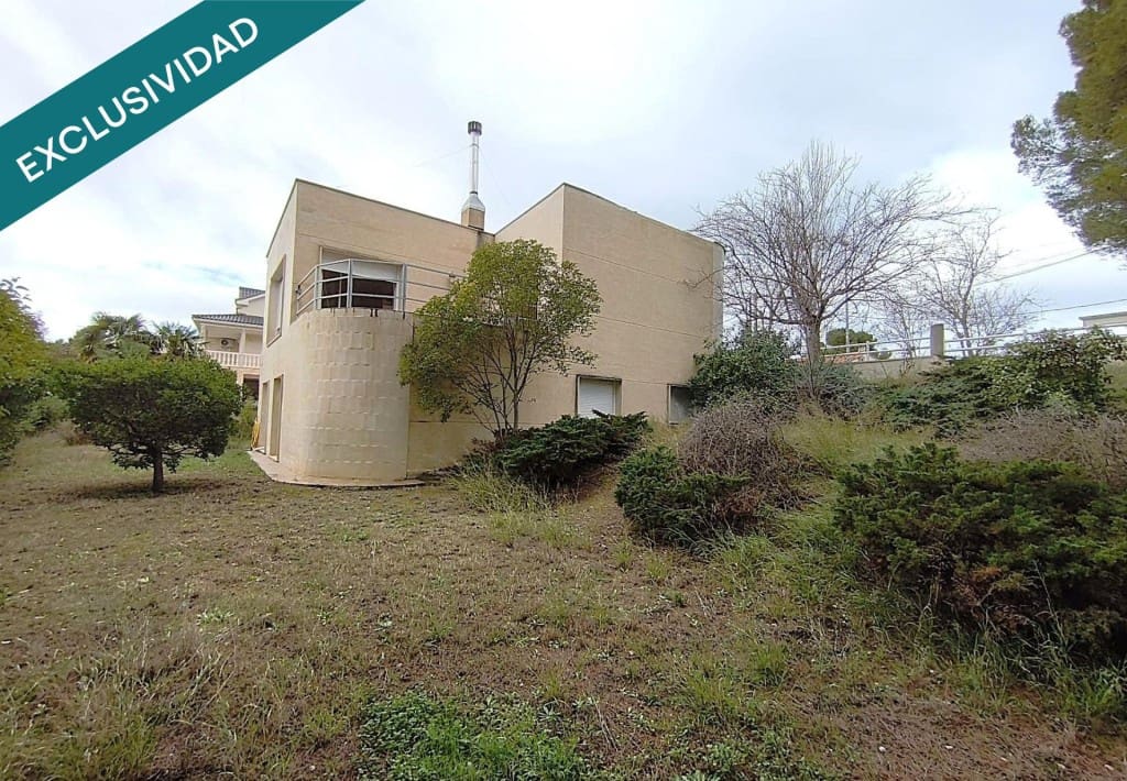 5 bedroom Villa for sale in La Muela with pool garage - € 220,000 (Ref: 9686293)