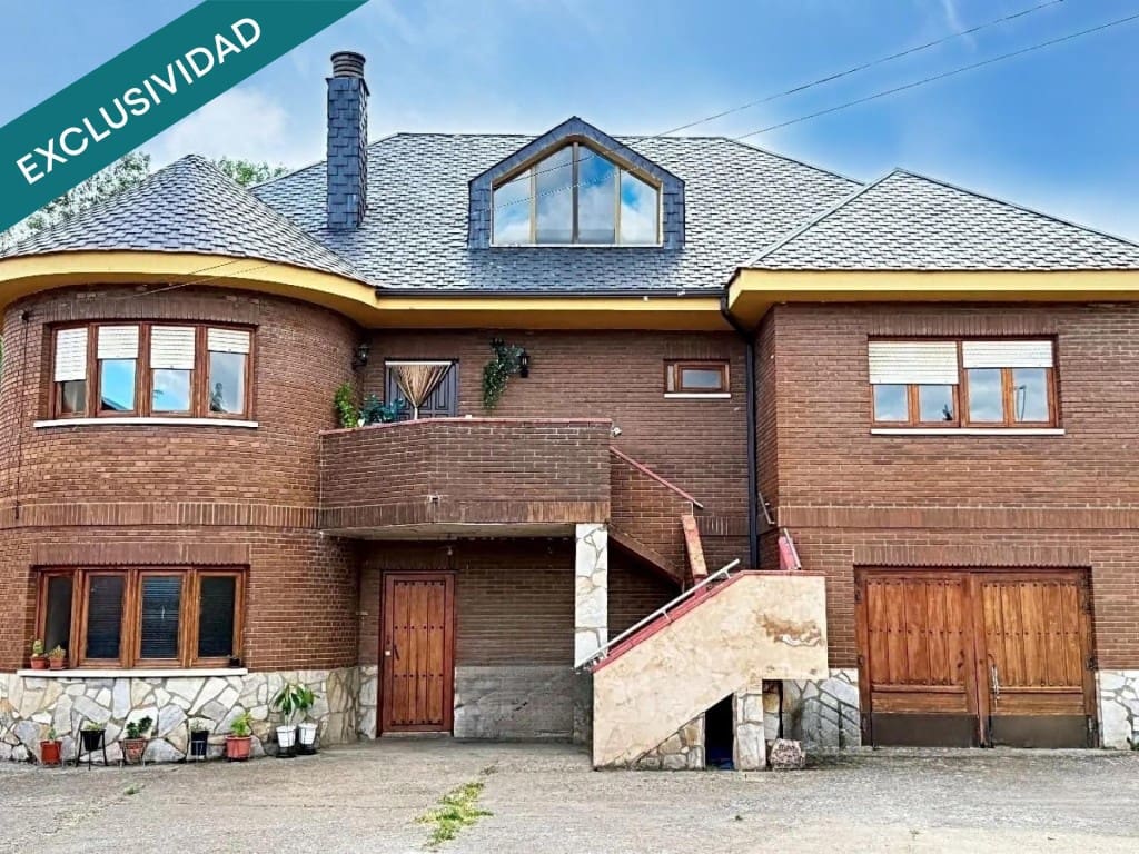 5 soveværelse Villa til salg i Sariegos med garage - € 303.800 (Ref: 9686294)