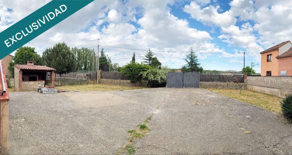 5 soveværelse Villa til salg i Sariegos med garage - € 303.800 (Ref: 9686294)