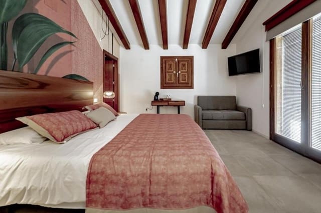 5 bedroom Villa for sale in Juzgados - Plaza de Toros, Benidorm - € 3,000,000 (Ref: 9686295)