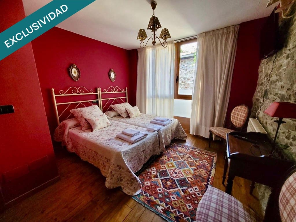 3 bedroom Finca/Country House for sale in Molinaseca - € 186,000 (Ref: 9686296)