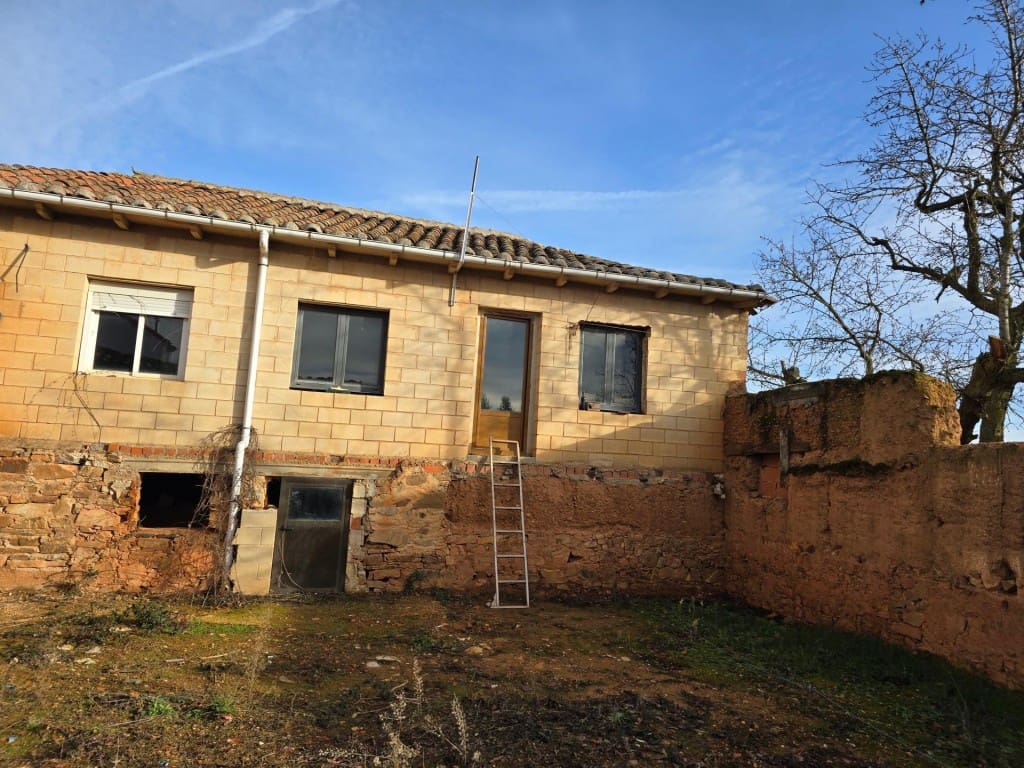 2 soveværelse Villa til salg i Villaobispo de Otero med garage - € 17.900 (Ref: 9686300)