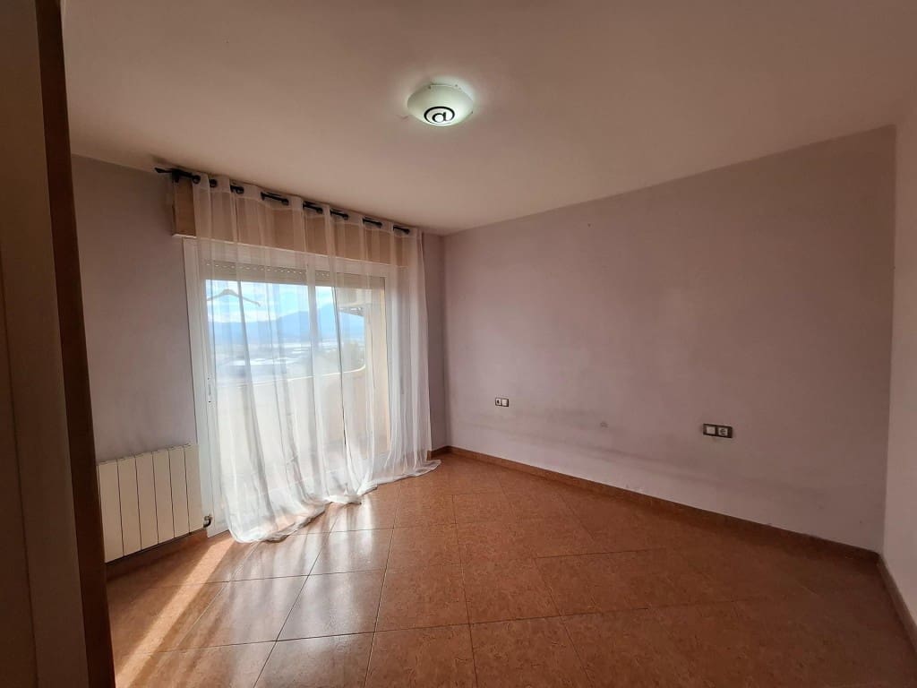 4 slaapkamer Appartement te koop in Alfarrasi - € 110.000 (Ref: 9690450)