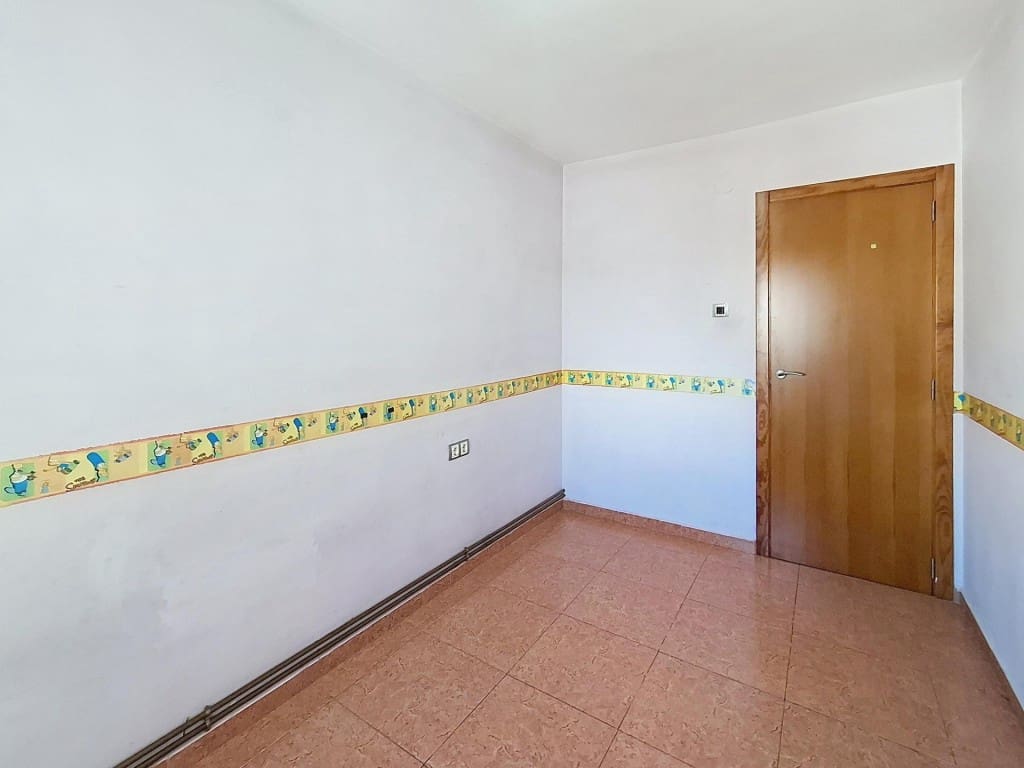 4 slaapkamer Appartement te koop in Alfarrasi - € 110.000 (Ref: 9690450)