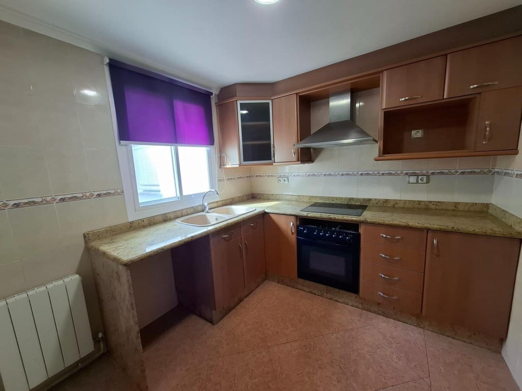 4 slaapkamer Appartement te koop in Alfarrasi - € 110.000 (Ref: 9690450)