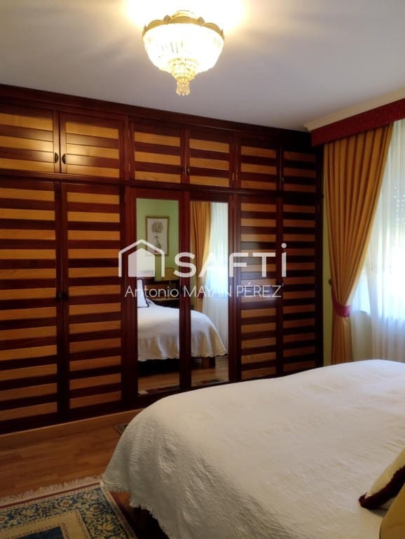 6 sypialnia Willa na sprzedaż w Vilagarcia de Arousa z basenem garażem - 727 000 € (Ref: 9690455)