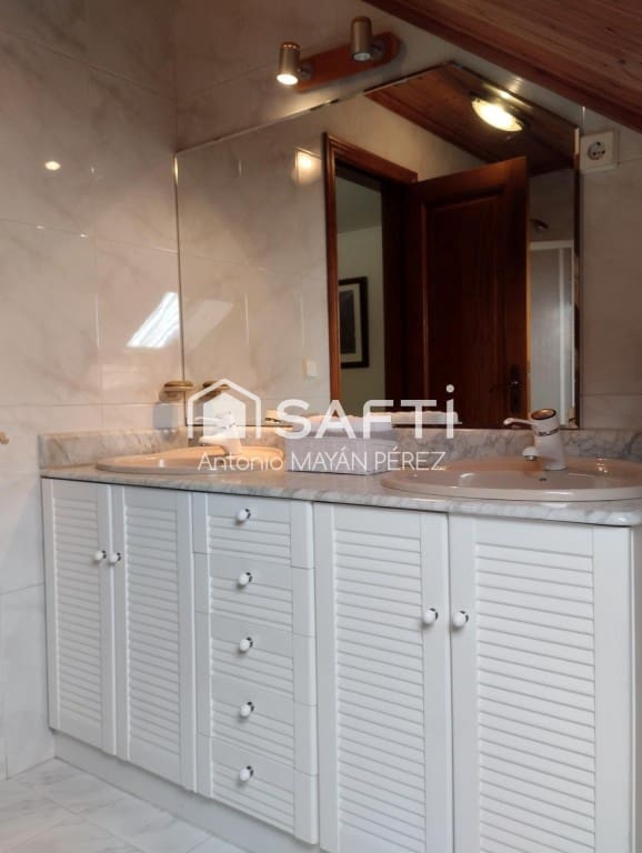 6 sypialnia Willa na sprzedaż w Vilagarcia de Arousa z basenem garażem - 727 000 € (Ref: 9690455)