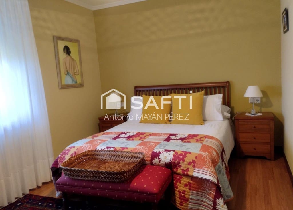 6 sypialnia Willa na sprzedaż w Vilagarcia de Arousa z basenem garażem - 727 000 € (Ref: 9690455)