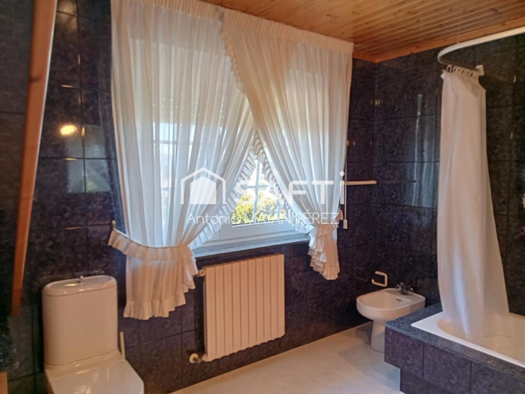 6 sypialnia Willa na sprzedaż w Vilagarcia de Arousa z basenem garażem - 727 000 € (Ref: 9690455)