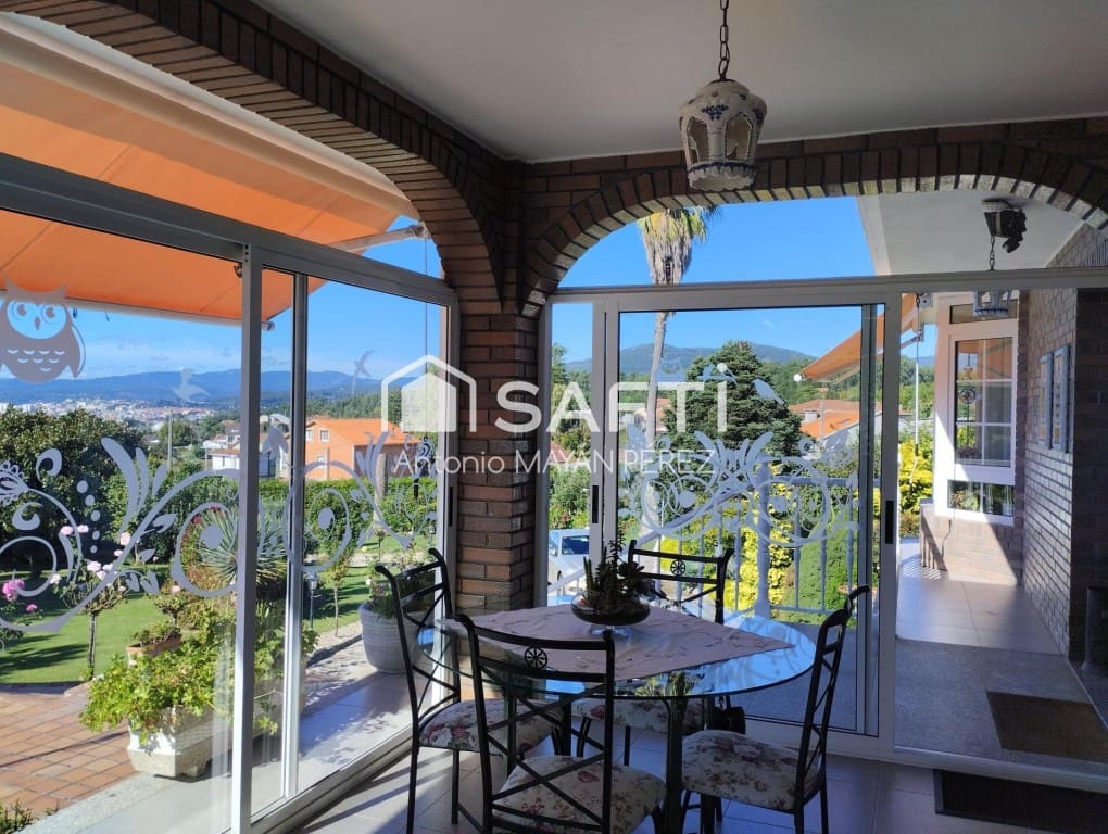 6 sypialnia Willa na sprzedaż w Vilagarcia de Arousa z basenem garażem - 727 000 € (Ref: 9690455)