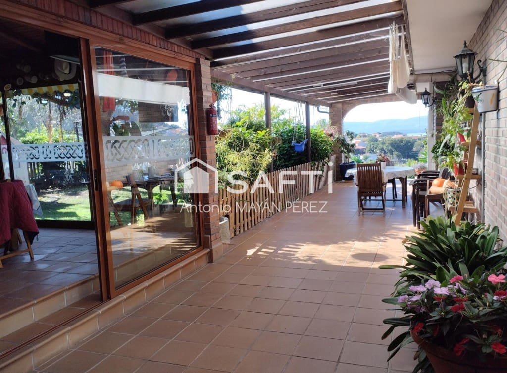 6 sypialnia Willa na sprzedaż w Vilagarcia de Arousa z basenem garażem - 727 000 € (Ref: 9690455)