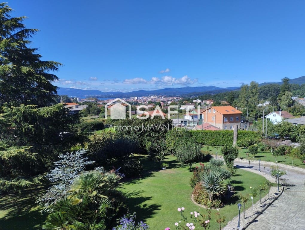 6 sypialnia Willa na sprzedaż w Vilagarcia de Arousa z basenem garażem - 727 000 € (Ref: 9690455)