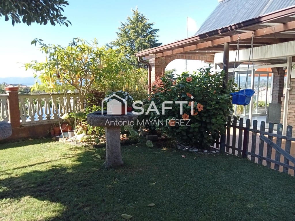 6 sypialnia Willa na sprzedaż w Vilagarcia de Arousa z basenem garażem - 727 000 € (Ref: 9690455)