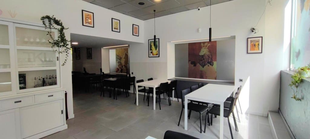 Erhverv til salg i Tarragona by - € 110.000 (Ref: 9690460)