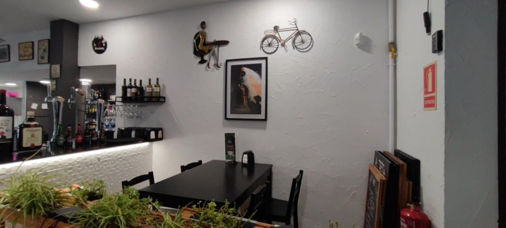 Erhverv til salg i Tarragona by - € 110.000 (Ref: 9690460)