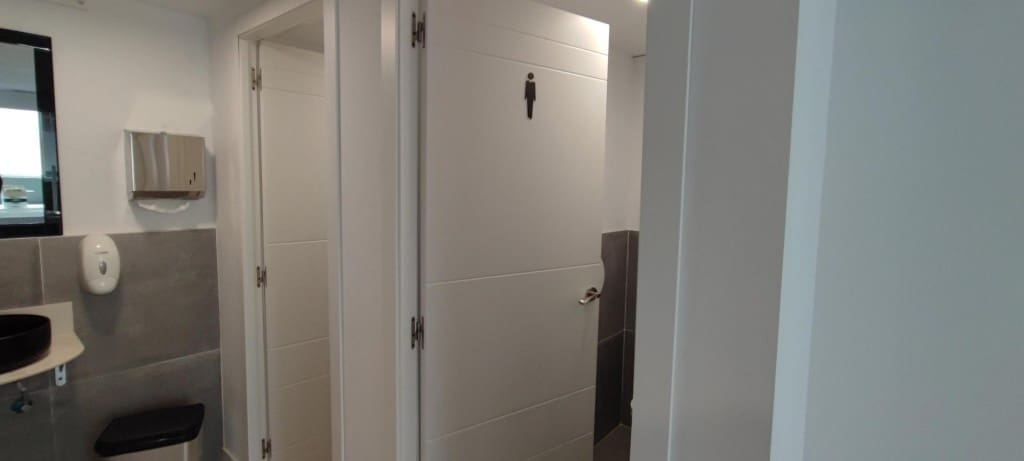 Erhverv til salg i Tarragona by - € 110.000 (Ref: 9690460)