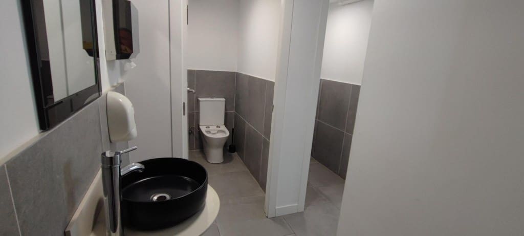 Erhverv til salg i Tarragona by - € 110.000 (Ref: 9690460)