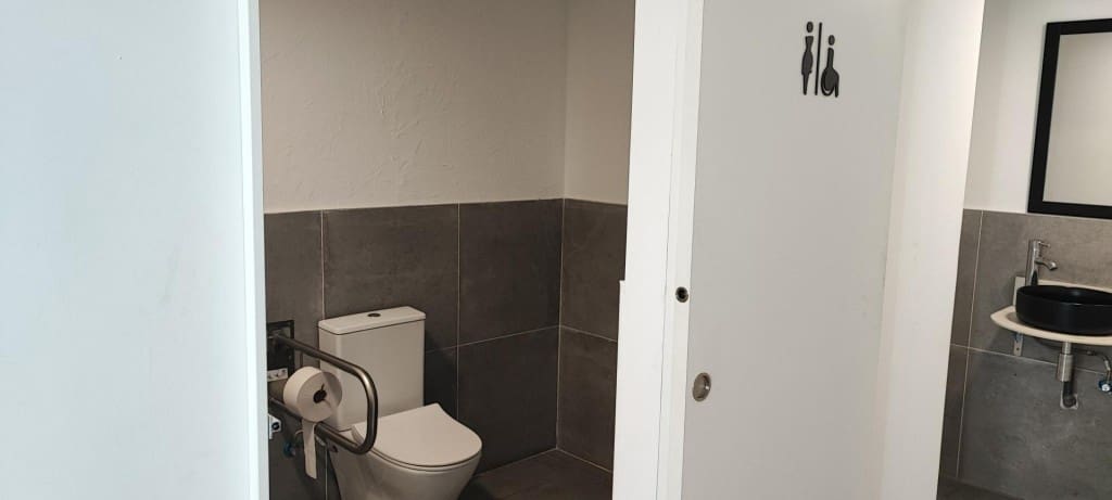 Erhverv til salg i Tarragona by - € 110.000 (Ref: 9690460)