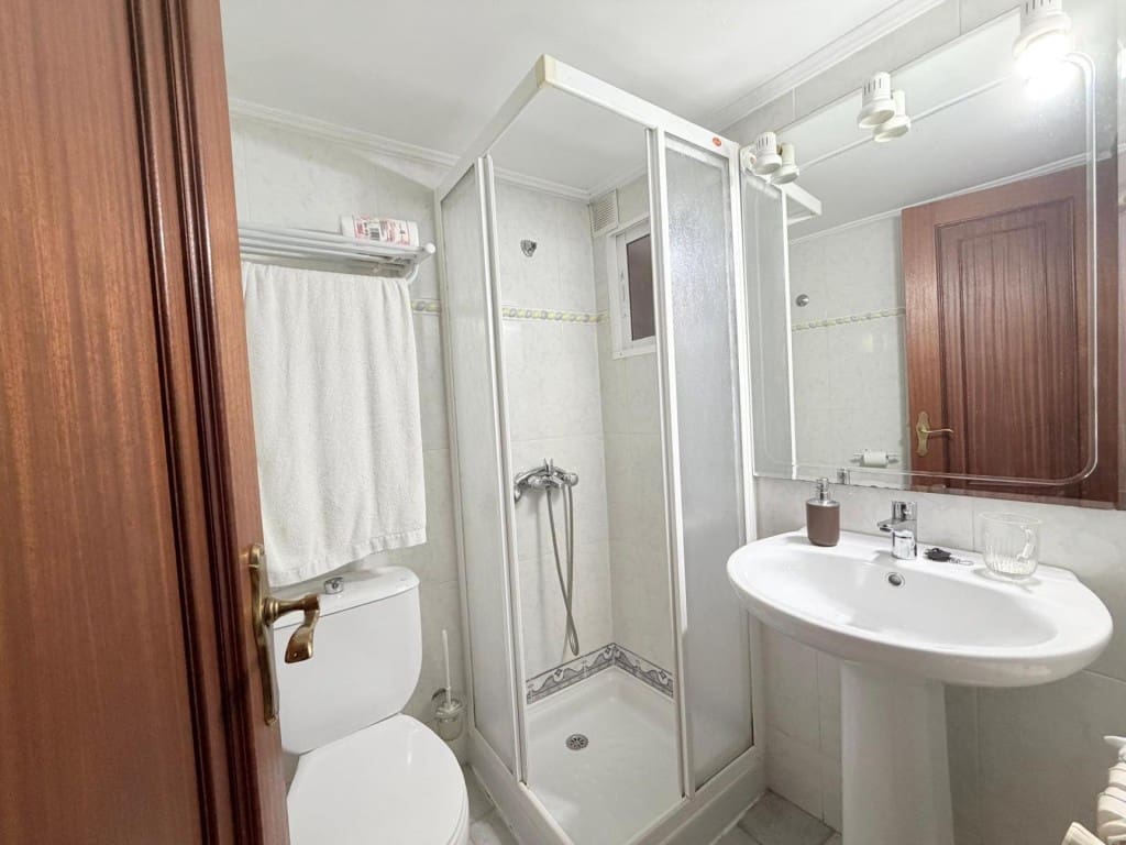 4 bedroom Villa for sale in Poio - € 459,000 (Ref: 9690463)