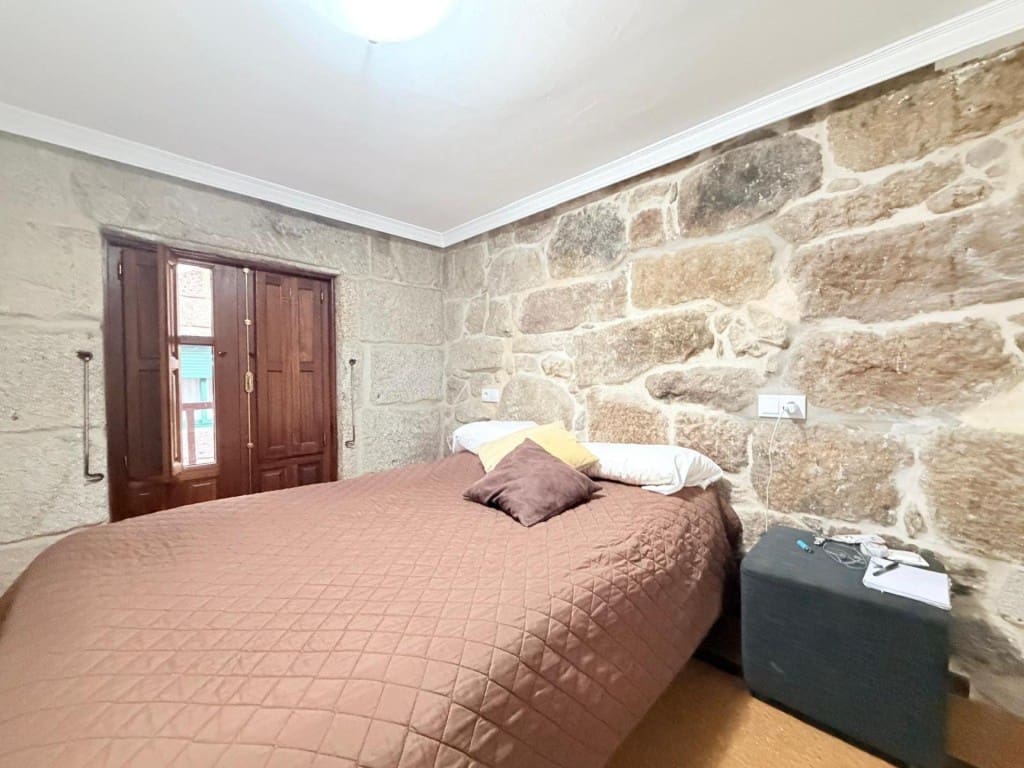 4 bedroom Villa for sale in Poio - € 459,000 (Ref: 9690463)