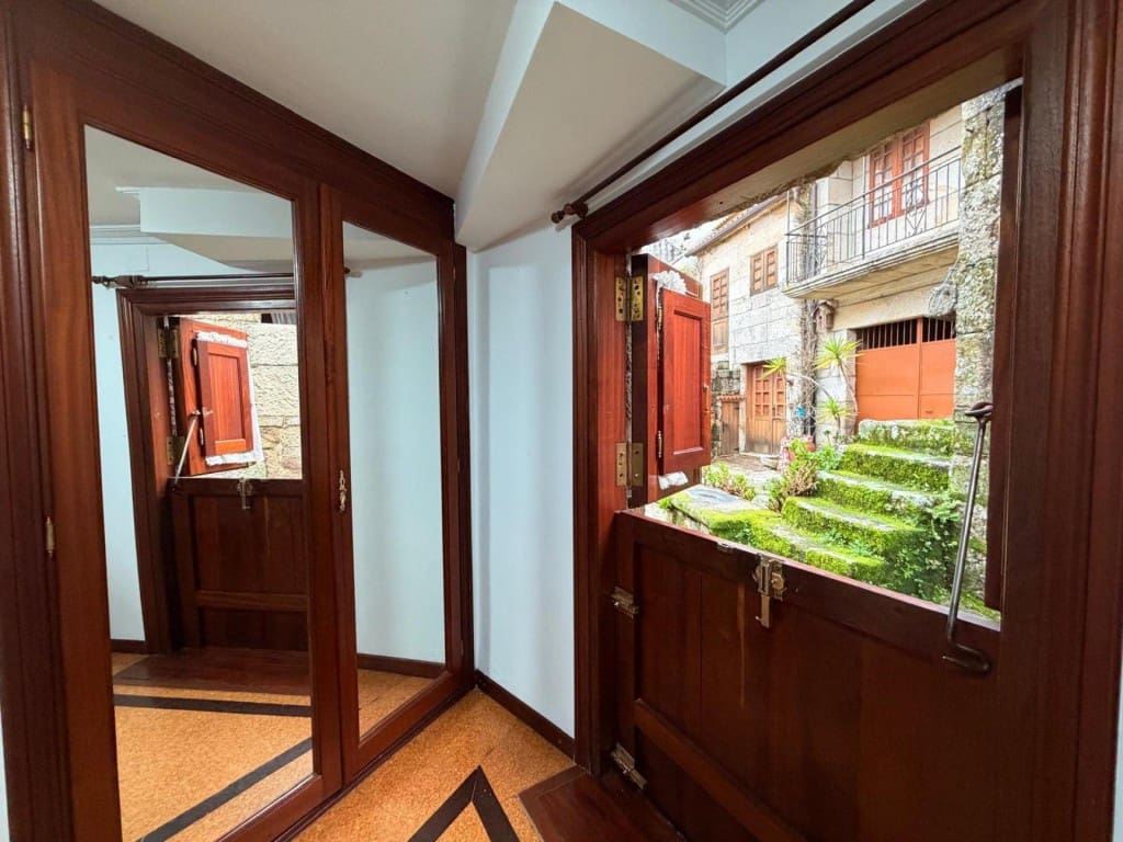 4 bedroom Villa for sale in Poio - € 459,000 (Ref: 9690463)