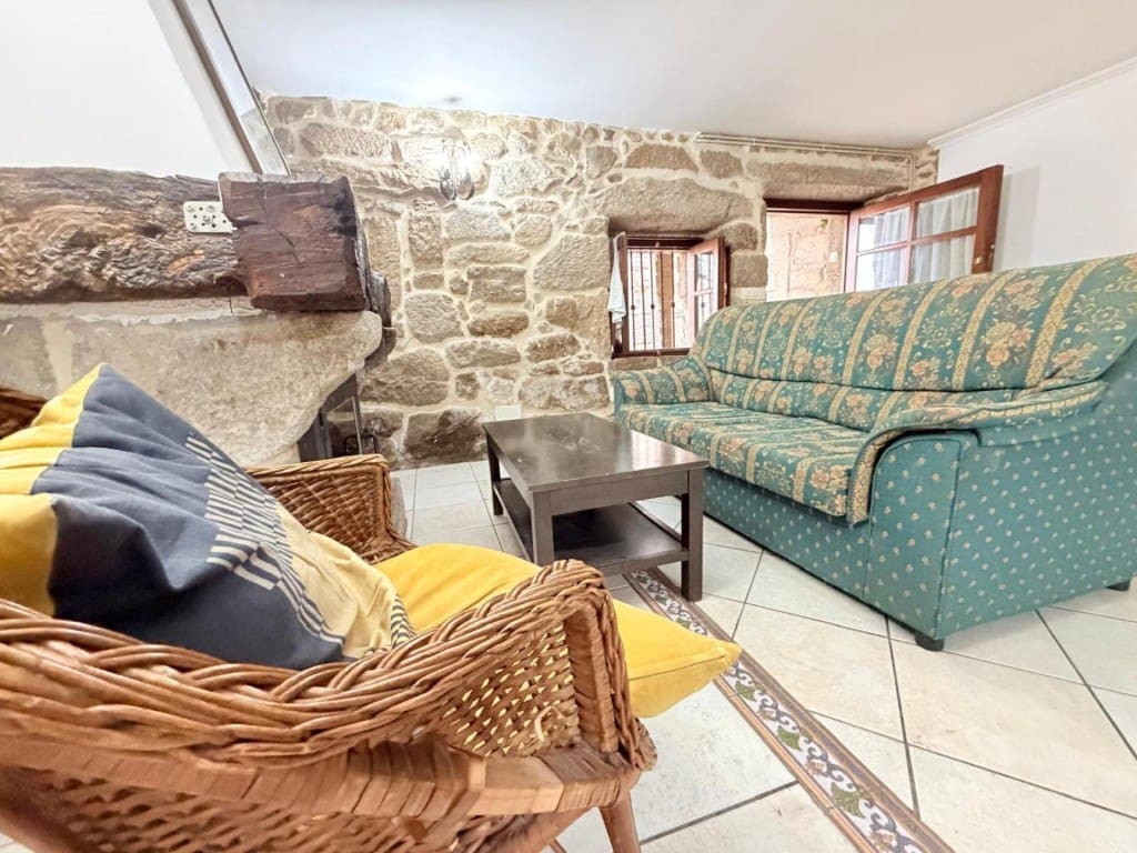 4 bedroom Villa for sale in Poio - € 459,000 (Ref: 9690463)