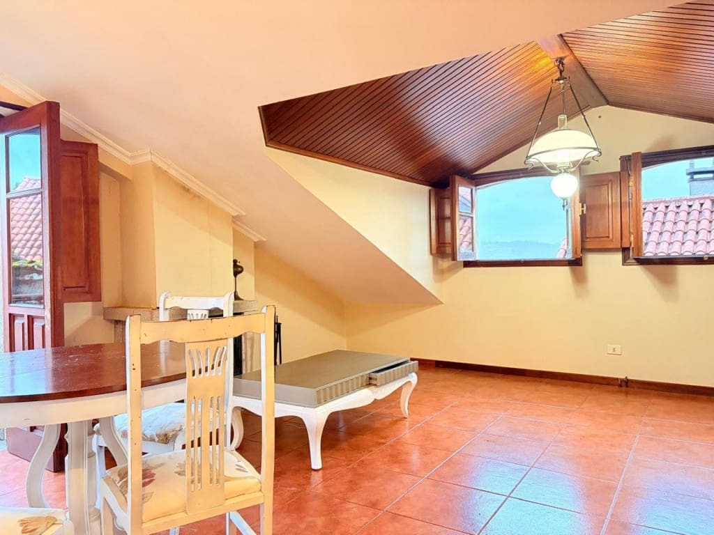 4 bedroom Villa for sale in Poio - € 459,000 (Ref: 9690463)