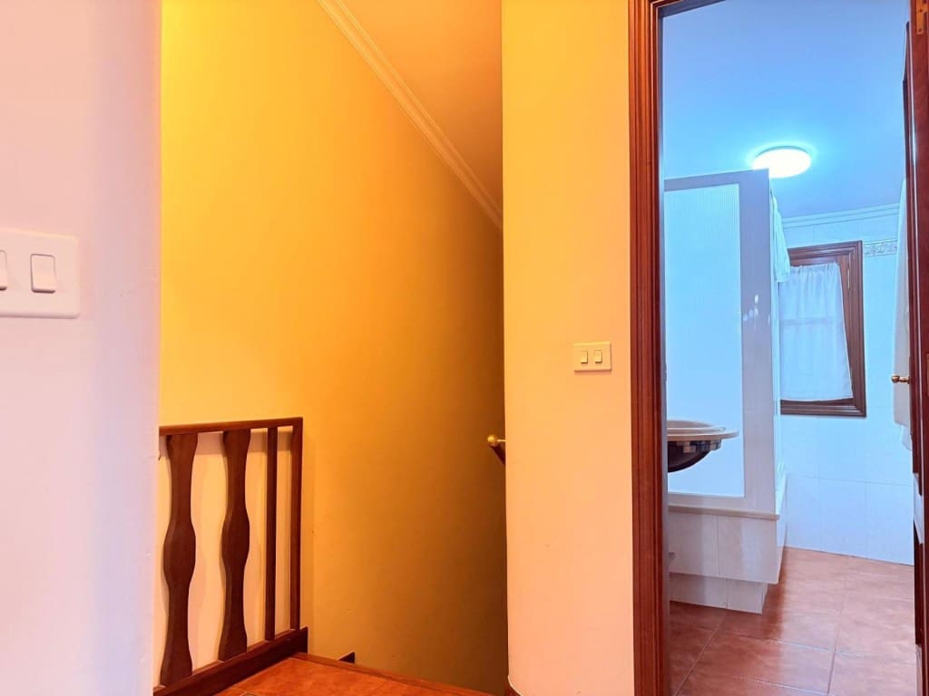 4 bedroom Villa for sale in Poio - € 459,000 (Ref: 9690463)