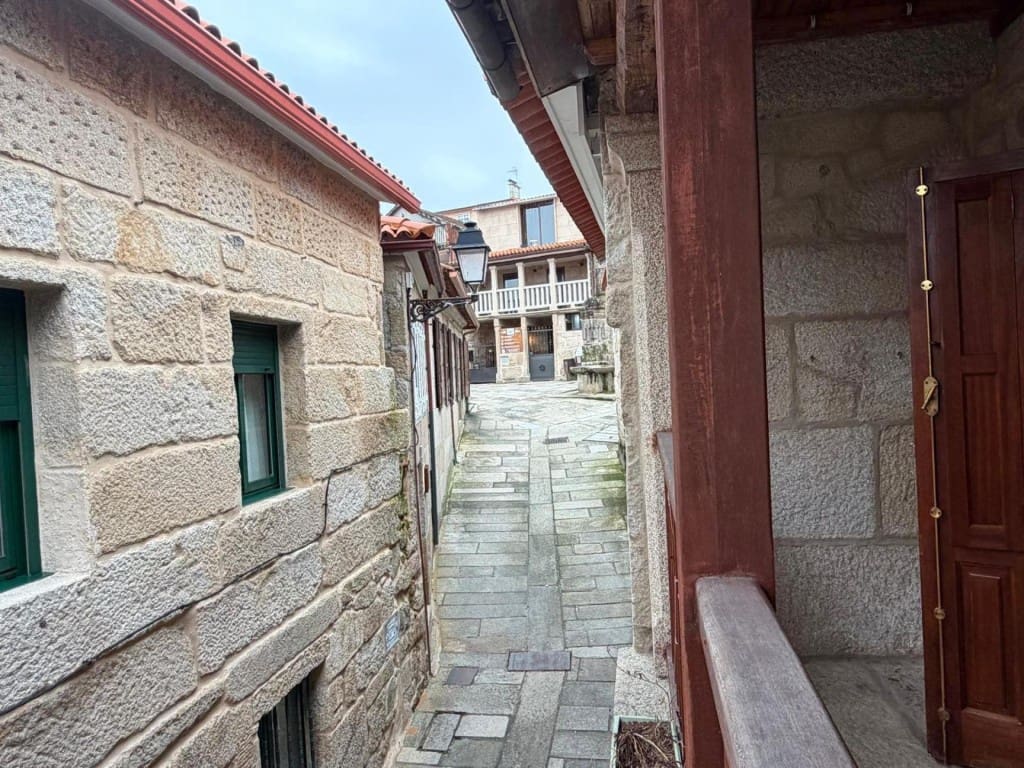 4 bedroom Villa for sale in Poio - € 459,000 (Ref: 9690463)