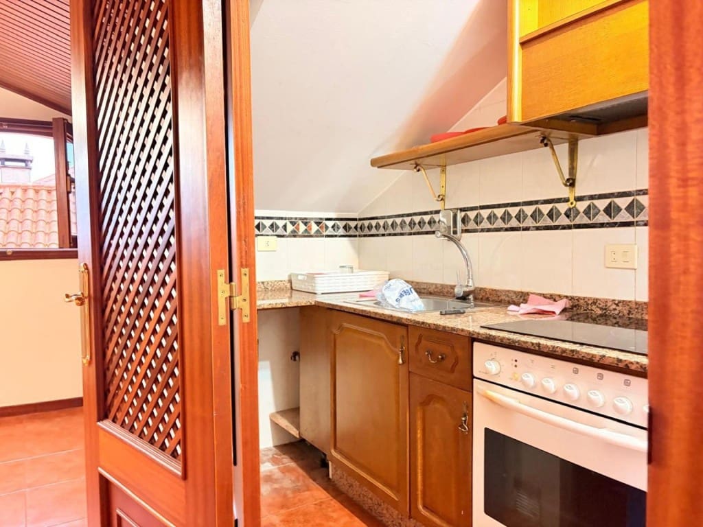 4 bedroom Villa for sale in Poio - € 459,000 (Ref: 9690463)