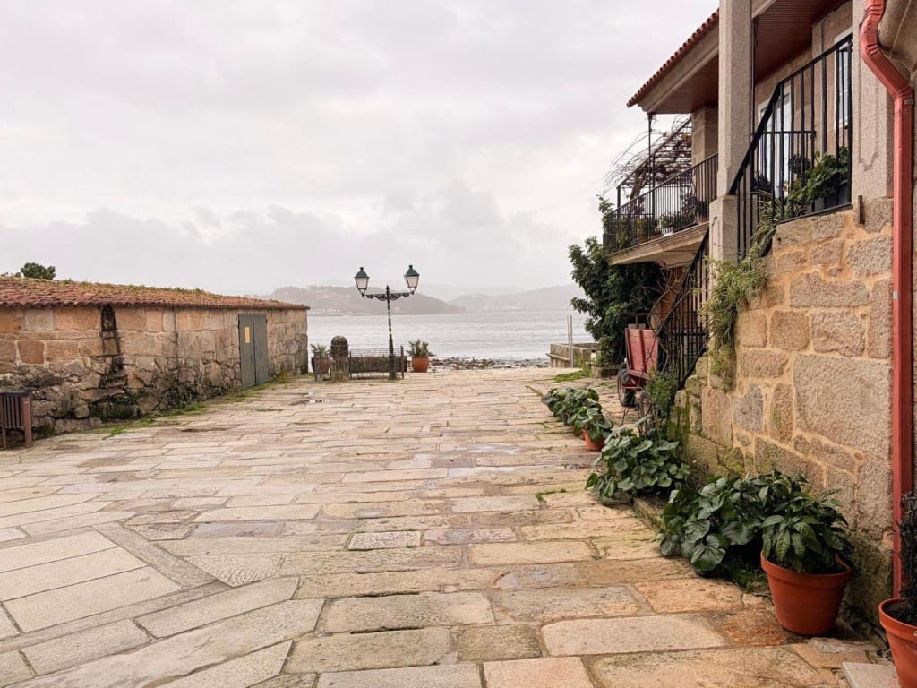 4 bedroom Villa for sale in Poio - € 459,000 (Ref: 9690463)