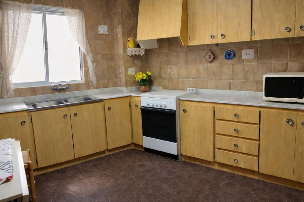 8 bedroom Villa for sale in Teresa de Cofrentes with garage - € 175,000 (Ref: 9690464)