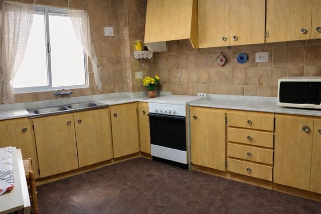 8 bedroom Villa for sale in Teresa de Cofrentes with garage - € 175,000 (Ref: 9690464)