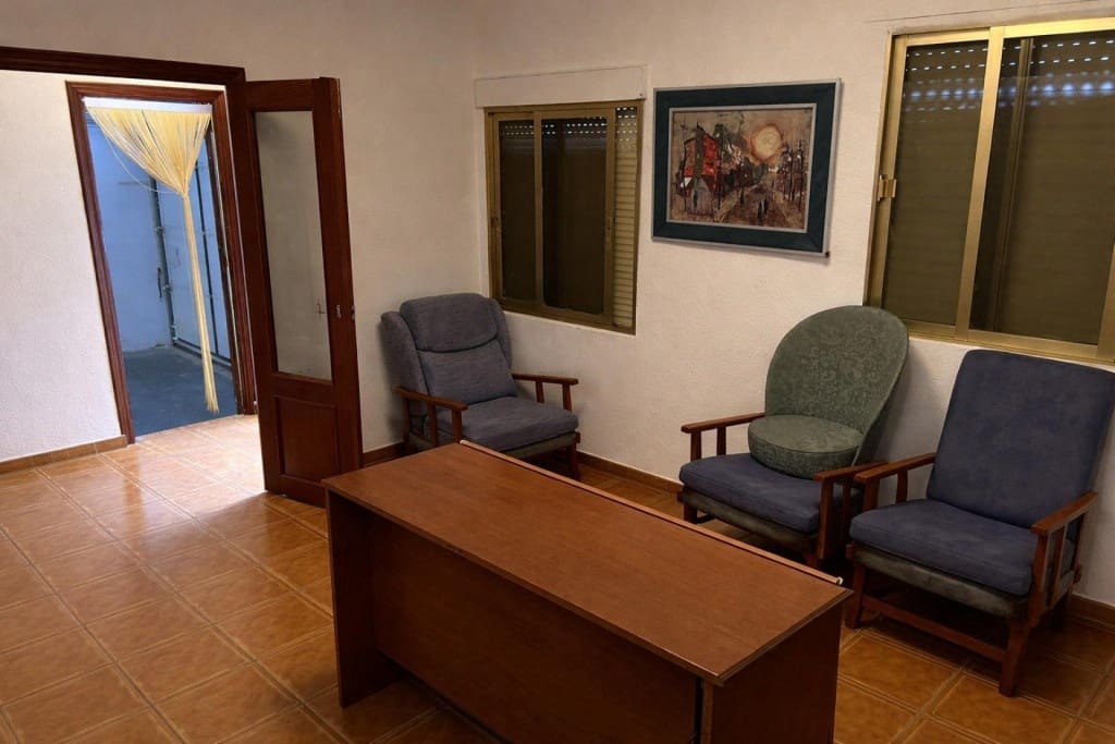 8 bedroom Villa for sale in Teresa de Cofrentes with garage - € 175,000 (Ref: 9690464)