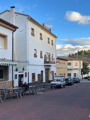 8 bedroom Villa for sale in Teresa de Cofrentes with garage - € 175,000 (Ref: 9690464)