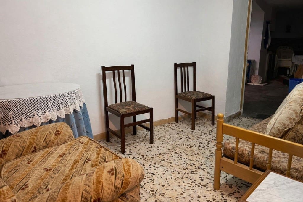 8 bedroom Villa for sale in Teresa de Cofrentes with garage - € 175,000 (Ref: 9690464)