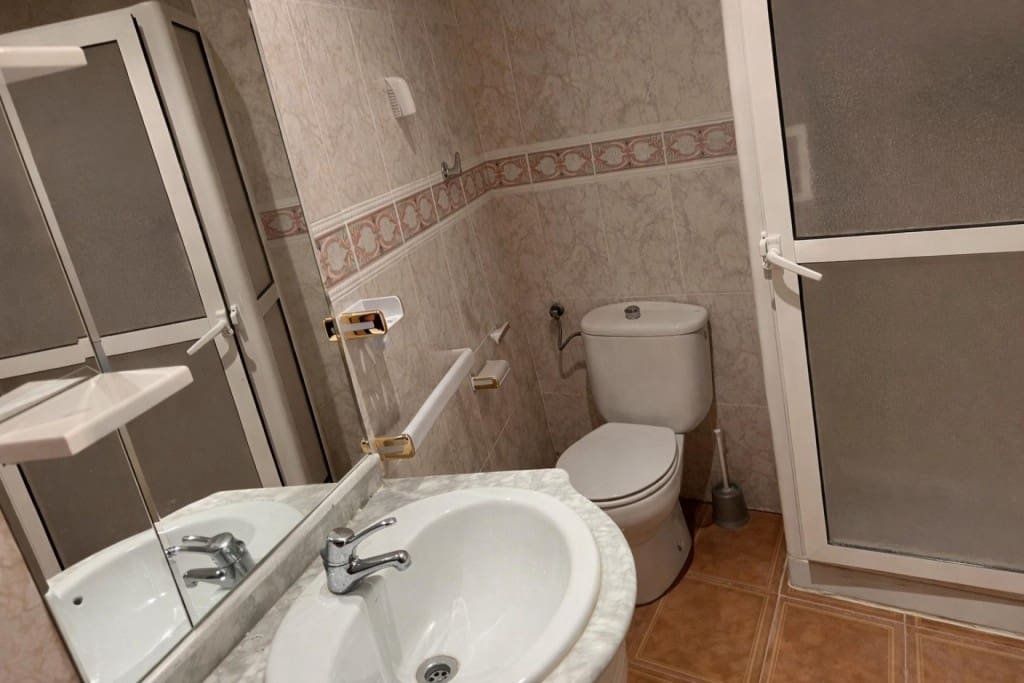 8 bedroom Villa for sale in Teresa de Cofrentes with garage - € 175,000 (Ref: 9690464)