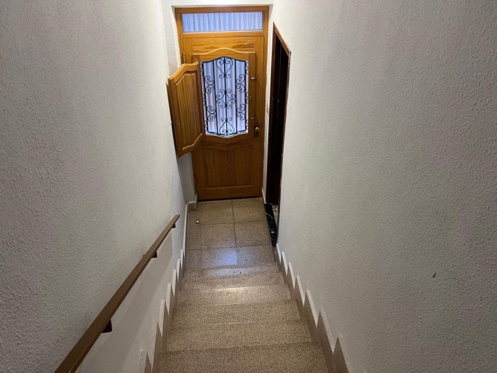 8 bedroom Villa for sale in Teresa de Cofrentes with garage - € 175,000 (Ref: 9690464)