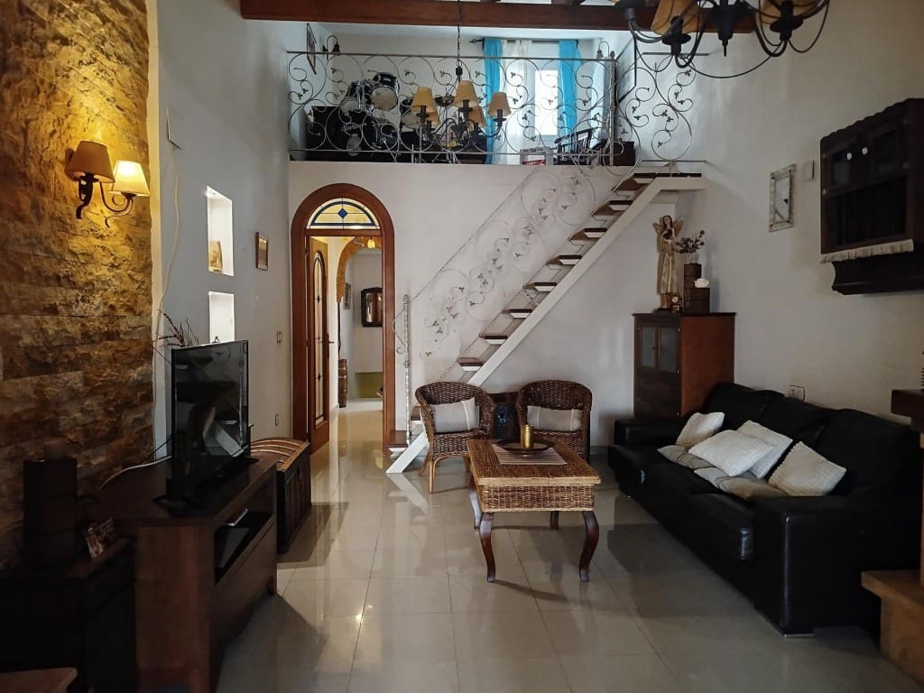 4 bedroom Terraced Villa for rent in Novelda - € 900 (Ref: 9690466)
