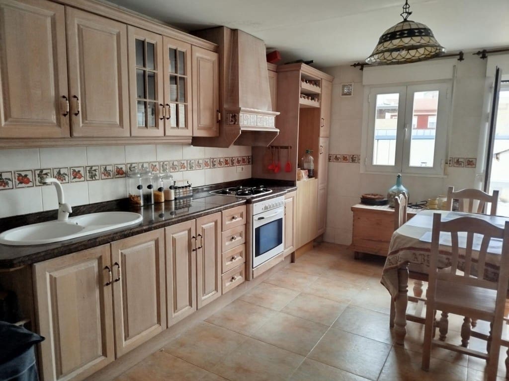 4 bedroom Terraced Villa for rent in Novelda - € 900 (Ref: 9690466)