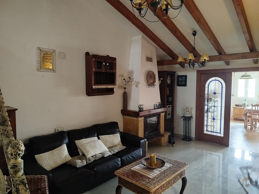4 bedroom Terraced Villa for rent in Novelda - € 900 (Ref: 9690466)