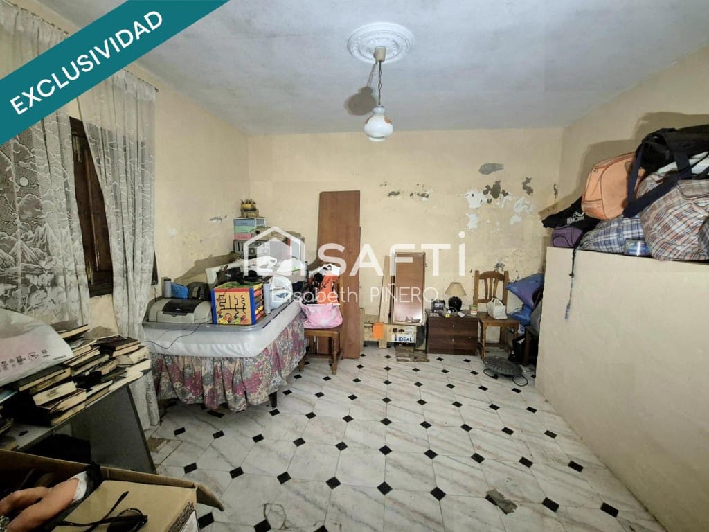 3 bedroom Terraced Villa for sale in Puebla de la Calzada with garage - € 50,000 (Ref: 9698744)