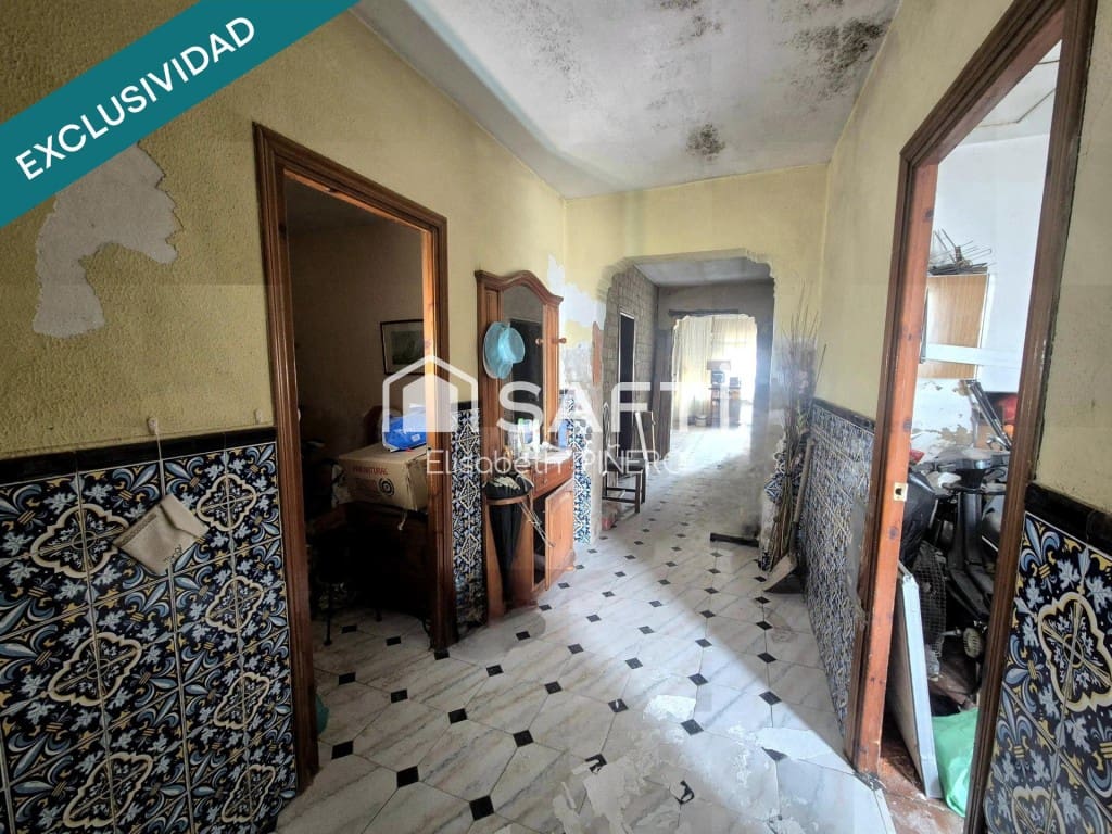 3 bedroom Terraced Villa for sale in Puebla de la Calzada with garage - € 50,000 (Ref: 9698744)