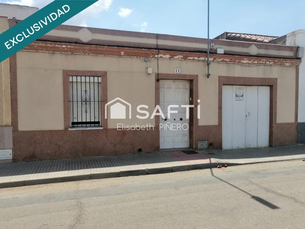 3 bedroom Terraced Villa for sale in Puebla de la Calzada with garage - € 50,000 (Ref: 9698744)