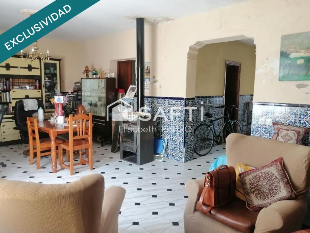 3 bedroom Terraced Villa for sale in Puebla de la Calzada with garage - € 50,000 (Ref: 9698744)