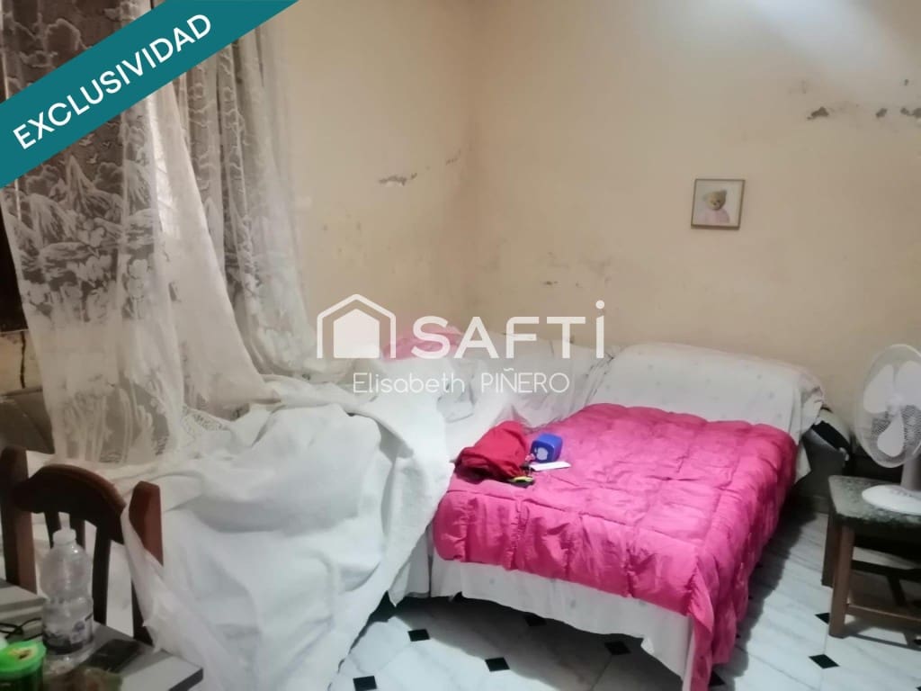 3 bedroom Terraced Villa for sale in Puebla de la Calzada with garage - € 50,000 (Ref: 9698744)